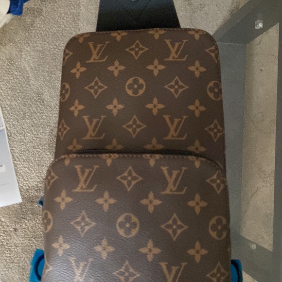 Louis Vuitton cross body bag - Picture 2 of 4